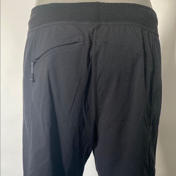 Lululemon Men’s black short. No size dot* - Picture 2 of 5